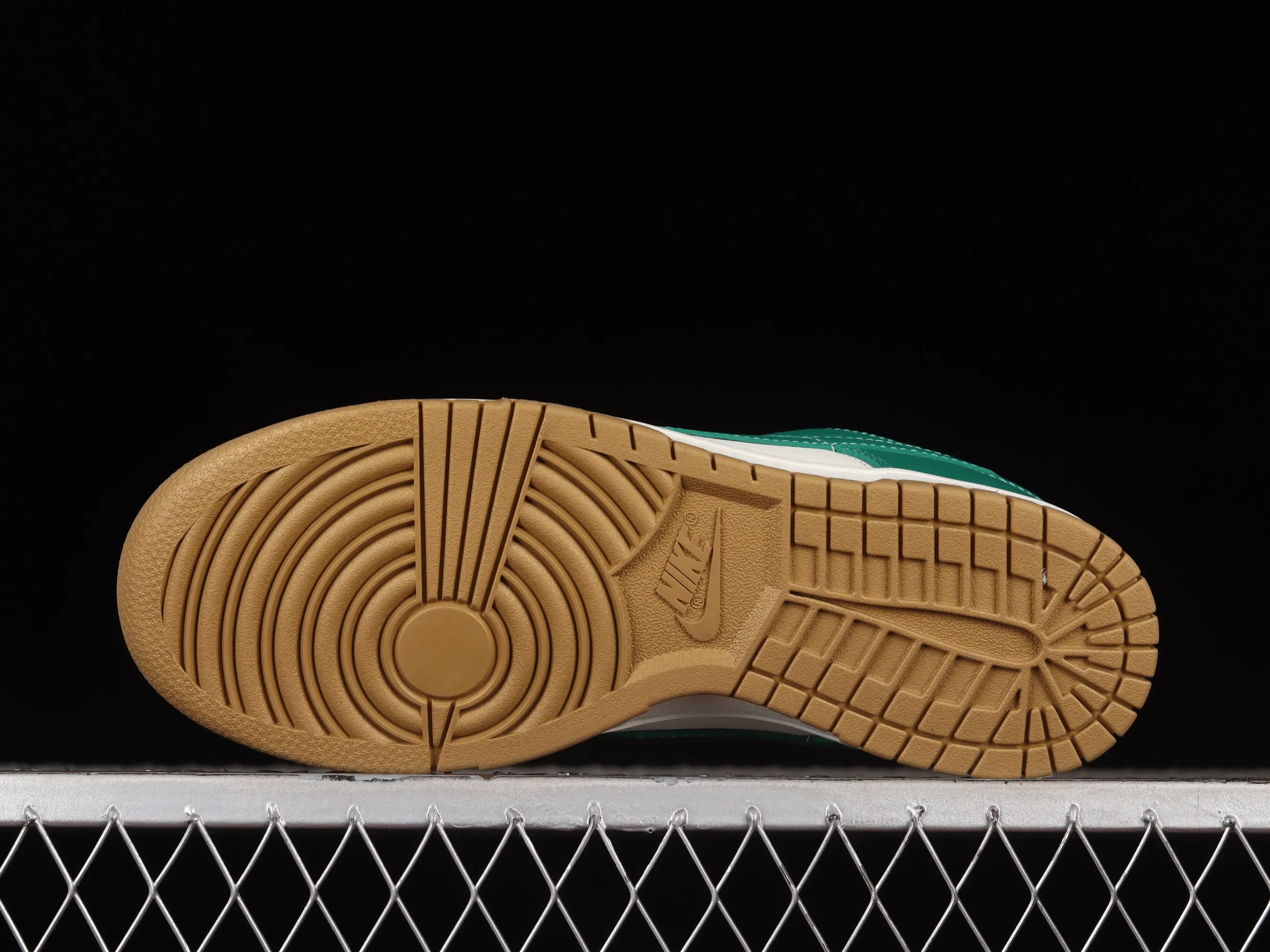 All categories Nk SB Dunk Series Nk SB Dunk Low Low-top sneakers Nk Dunk Low "Green And Gold" Refreshing green color SB Dunk Series low-top casual sports skateboard shoes FB7173-131